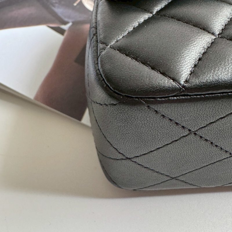 ✨絕對要買💖閒置未使用商品 Chanel 黑色菱格紋金釦 COCO20 手提肩背包-7