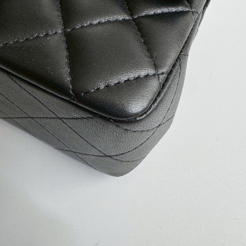 ✨絕對要買💖閒置未使用商品 Chanel 黑色菱格紋金釦 COCO20 手提肩背包-8