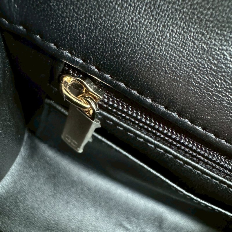 ✨絕對要買💖閒置未使用商品 Chanel 黑色菱格紋金釦 COCO20 手提肩背包-10