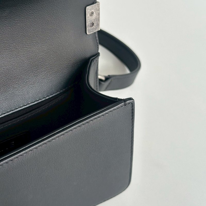 98新✨ 全配有購證🙌🏻 保卡款 Chanel 香奈兒 Le Boy 20 黑銀-7