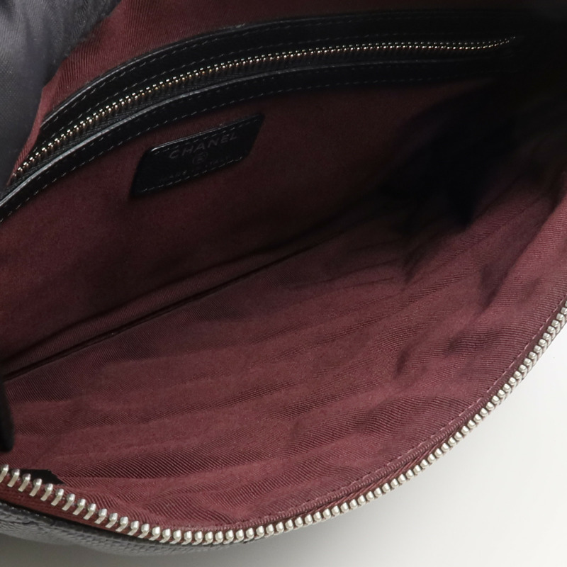 CHANEL 牛皮皮革Pouch銀扣手拿包-9