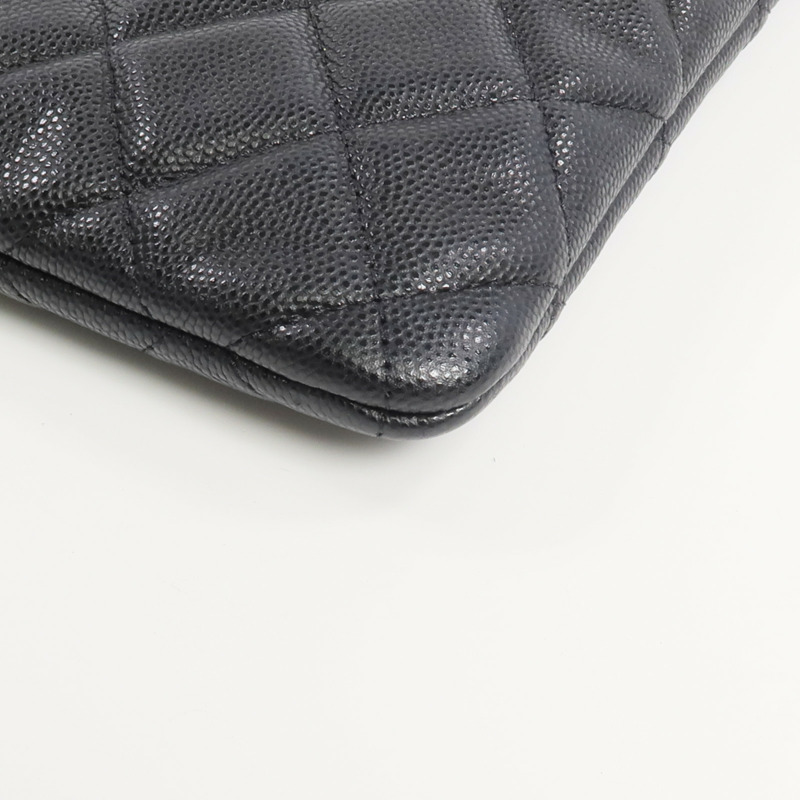 CHANEL 牛皮皮革Pouch銀扣手拿包-12