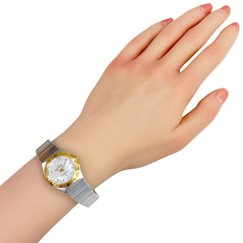 歐米茄星座系列腕錶，不鏽鋼石英錶 92086XXX，女士款，二手，12 顆鑽石，珍珠母貝錶盤。-1