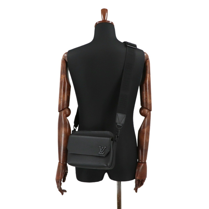 路易威登 Aerogram Fastline 皮革黑色單背包 M22482 RFID 防盜斜背包-8