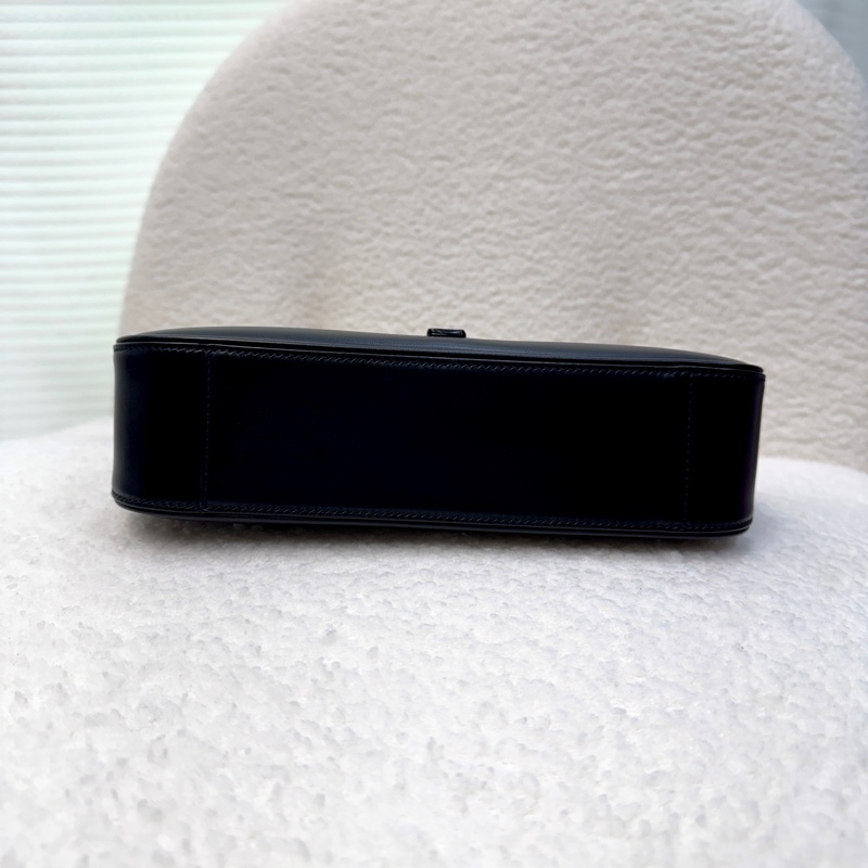 SaintLaurent YSL黑色牛皮LE5à7肩背包金釦腋下包經典logo款-8