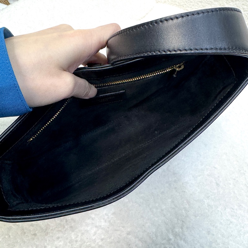 SaintLaurent YSL黑色牛皮LE5à7肩背包金釦腋下包經典logo款-9