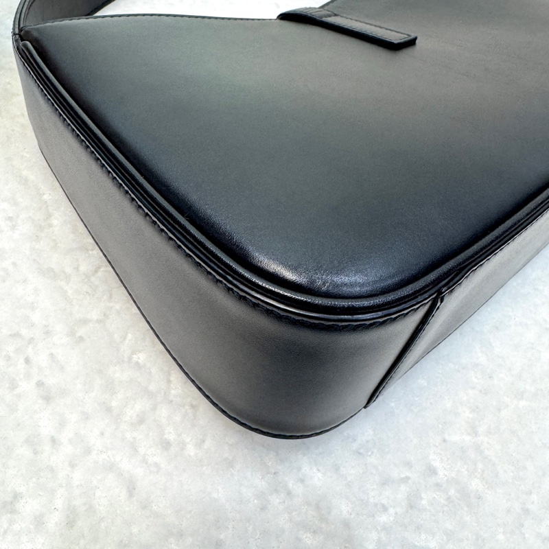 SaintLaurent YSL黑色牛皮LE5à7肩背包金釦腋下包經典logo款-18