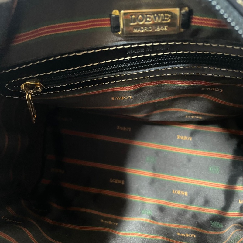 Loewe 栗子色金蛇骨斜背包-16