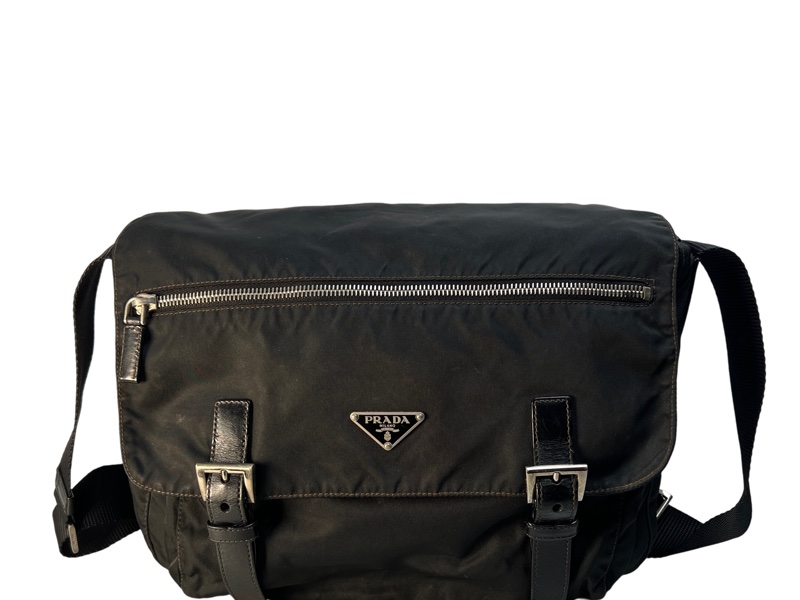 Prada經典降落傘劍橋包-1