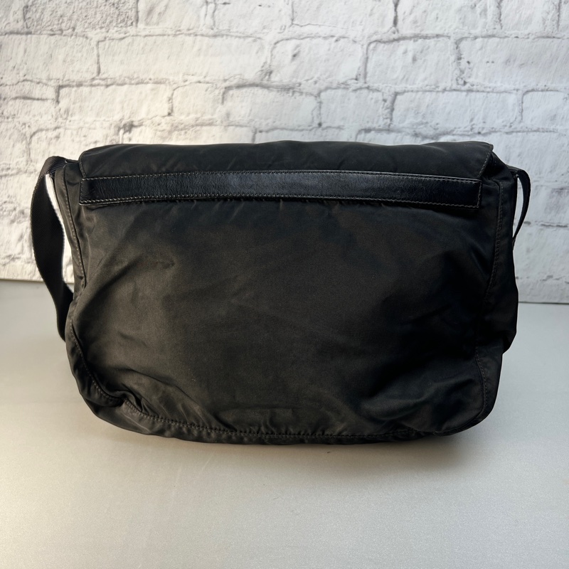 Prada經典降落傘劍橋包-5