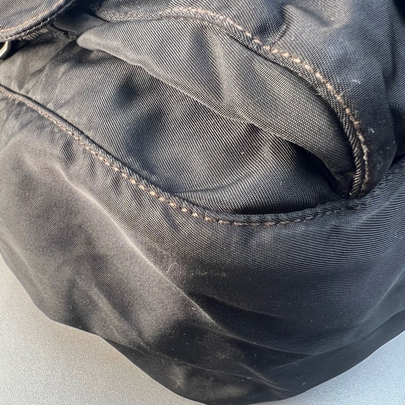 Prada經典降落傘劍橋包-8