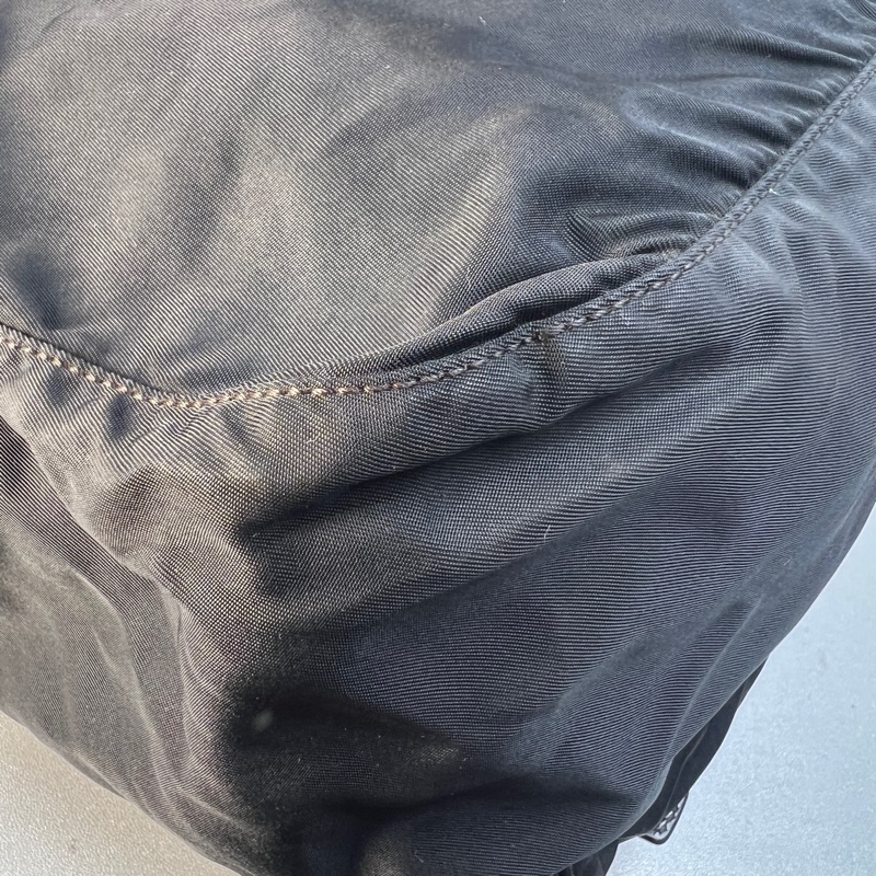 Prada經典降落傘劍橋包-10