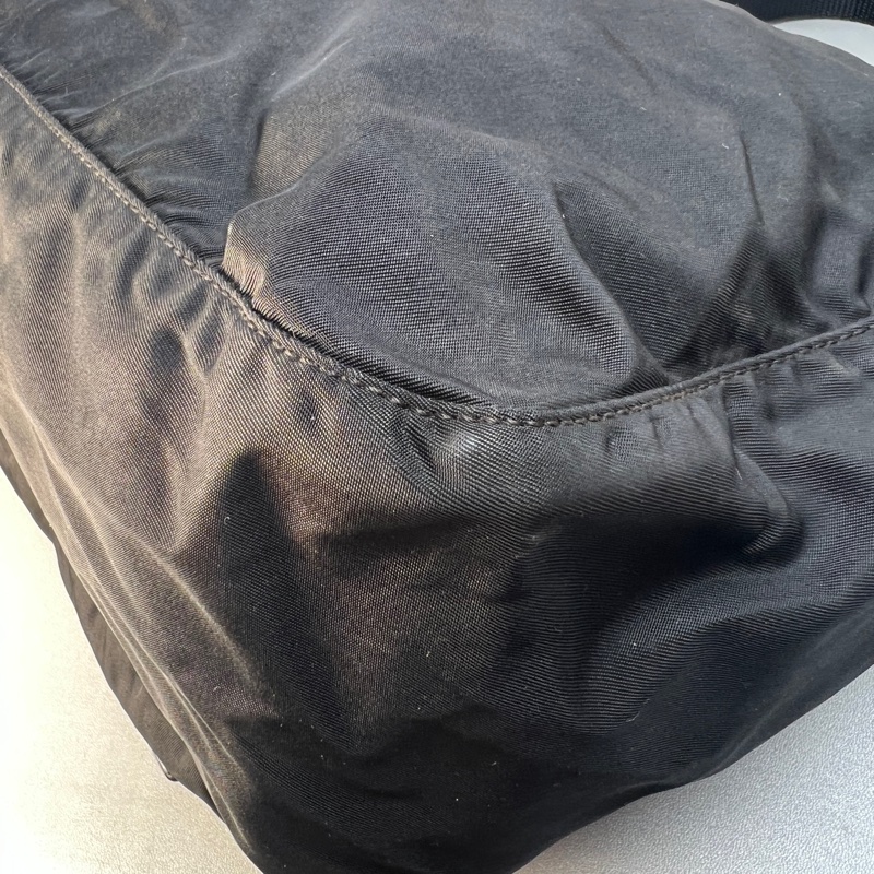 Prada經典降落傘劍橋包-11