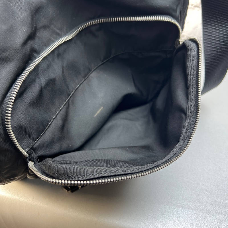 Prada經典降落傘劍橋包-13