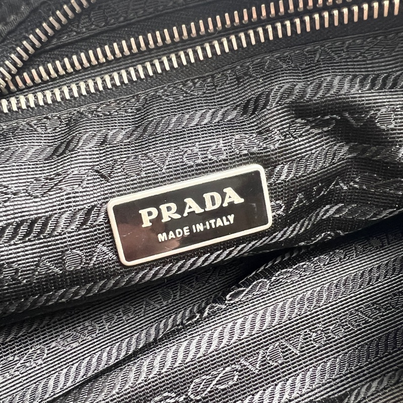 Prada經典降落傘劍橋包-14