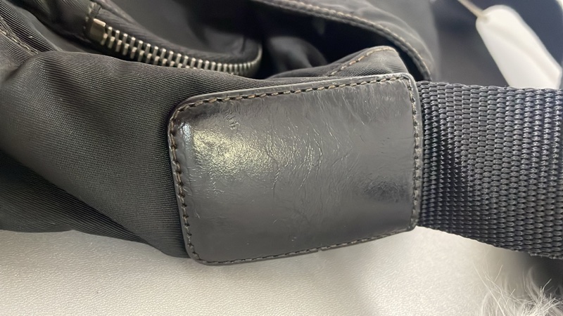 Prada經典降落傘劍橋包-16