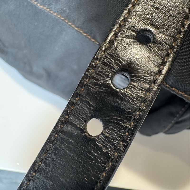 Prada經典降落傘劍橋包-18