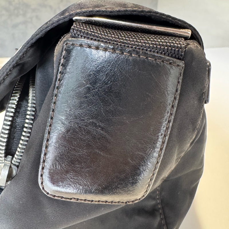 Prada經典降落傘劍橋包-19