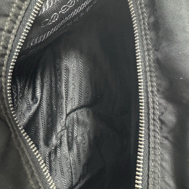 Prada經典降落傘劍橋包-23