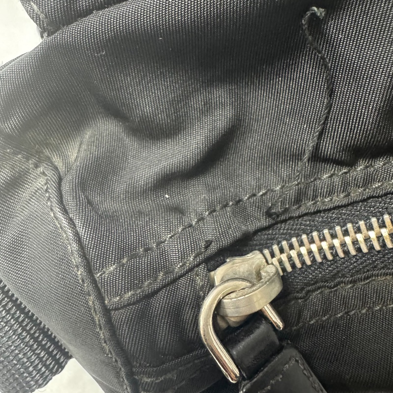 Prada經典降落傘劍橋包-24