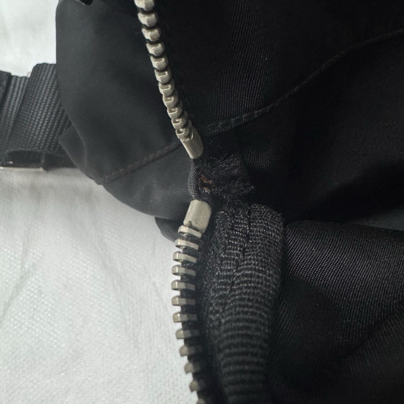 Prada經典降落傘劍橋包-25