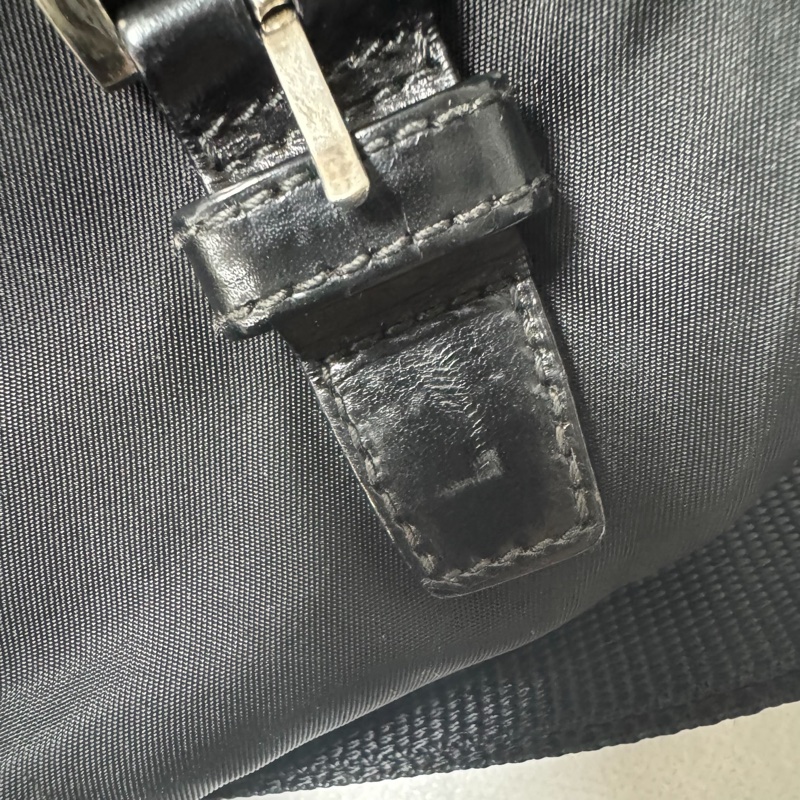 Prada經典降落傘劍橋包-26