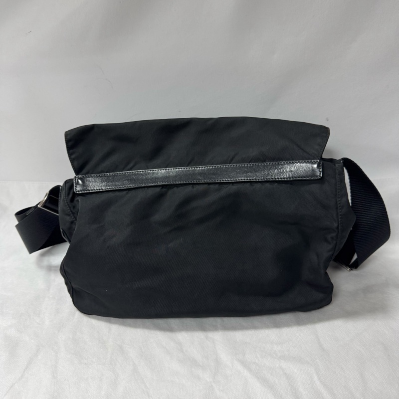 Prada經典降落傘劍橋包-22