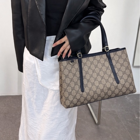 Gucci古馳GG原花PVC牛皮拼接Emblem中號托特包肩背斜背包815214