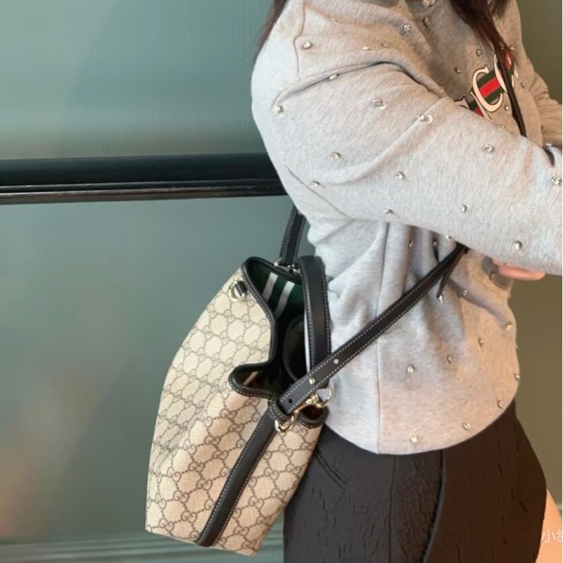 Gucci古馳GG原花PVC牛皮拼接Emblem中號托特包肩背斜背包815214-3