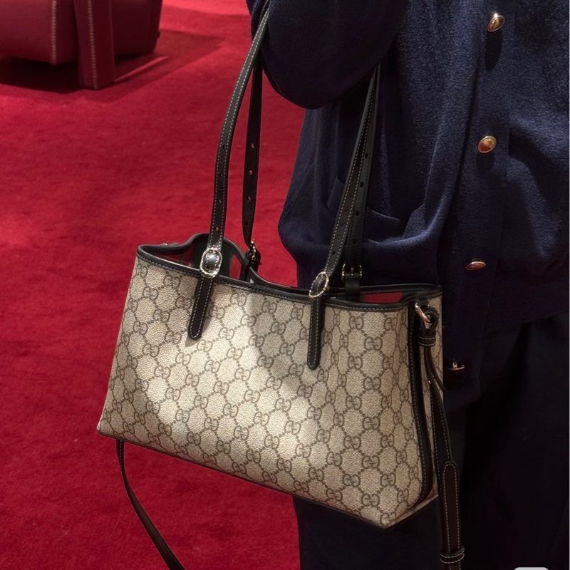Gucci古馳GG原花PVC牛皮拼接Emblem中號托特包肩背斜背包815214-4
