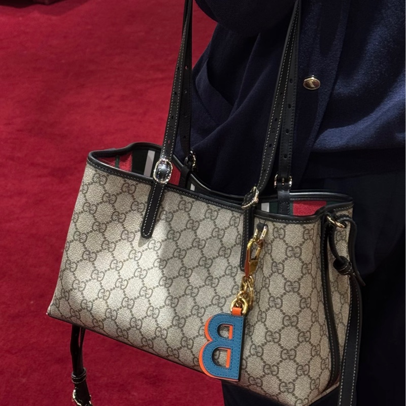 Gucci古馳GG原花PVC牛皮拼接Emblem中號托特包肩背斜背包815214-6