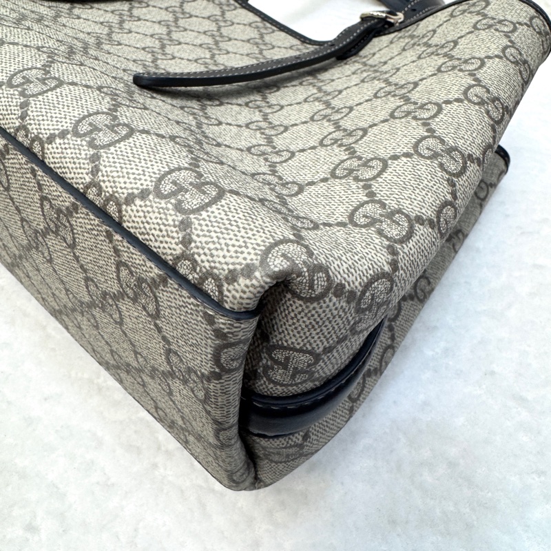 Gucci古馳GG原花PVC牛皮拼接Emblem中號托特包肩背斜背包815214-13