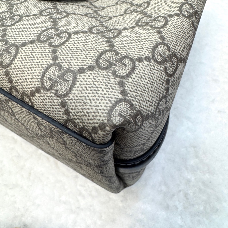 Gucci古馳GG原花PVC牛皮拼接Emblem中號托特包肩背斜背包815214-15