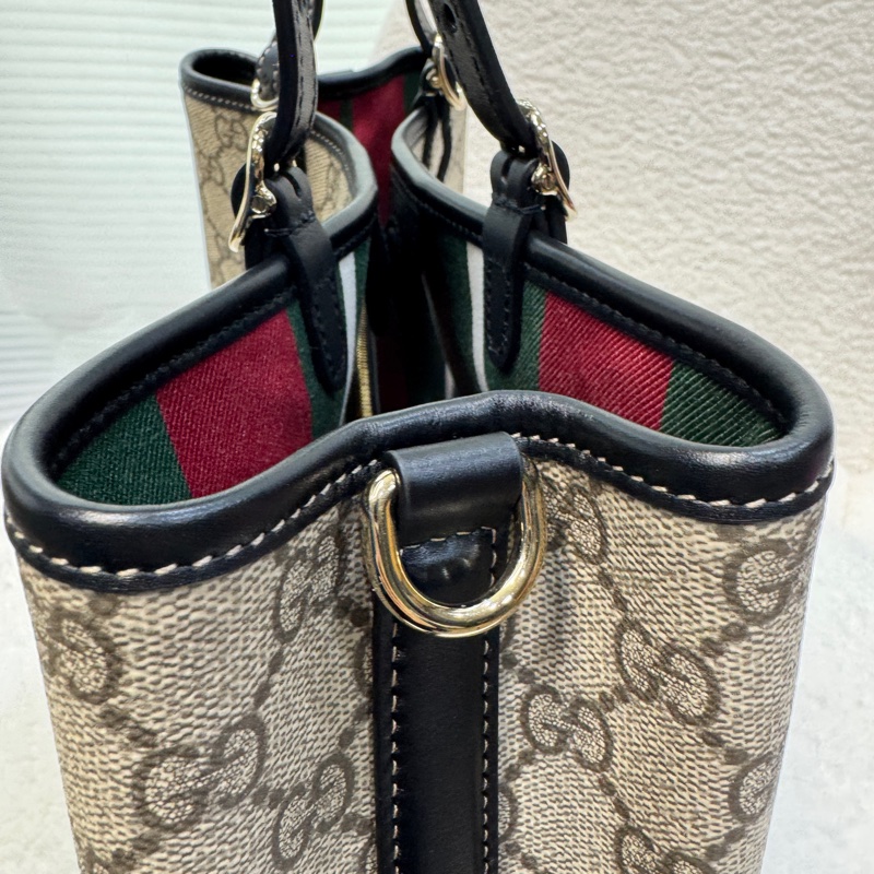 Gucci古馳GG原花PVC牛皮拼接Emblem中號托特包肩背斜背包815214-23