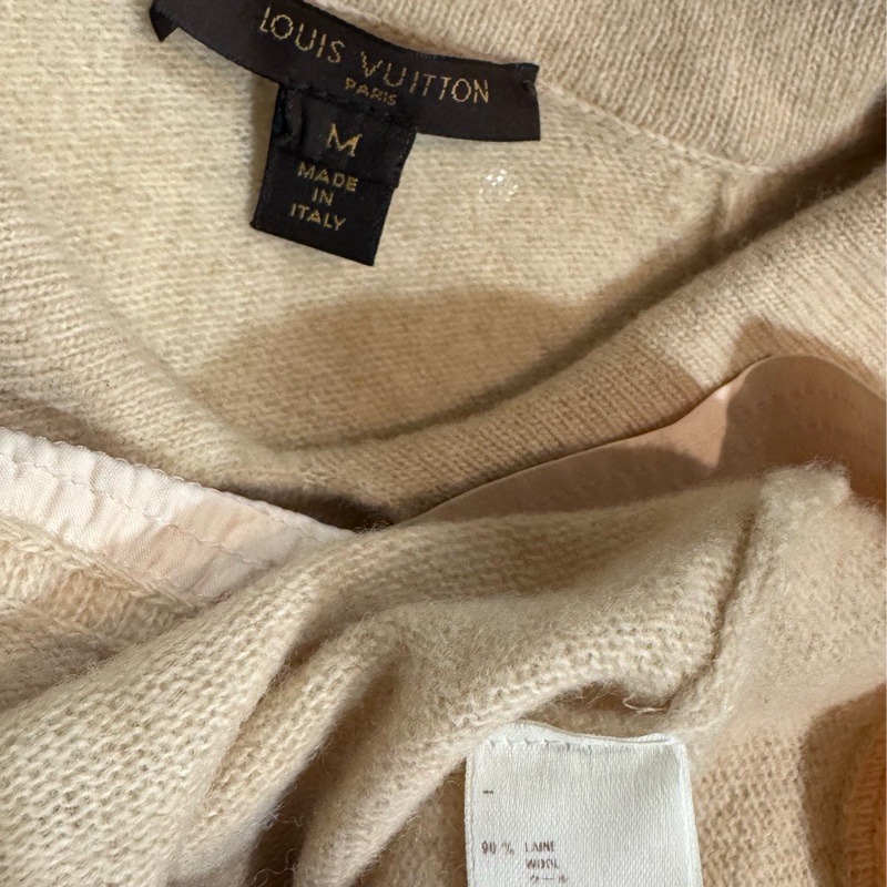《新歡舊愛》正品LV路易威登金屬釦奶茶色毛衣M-4