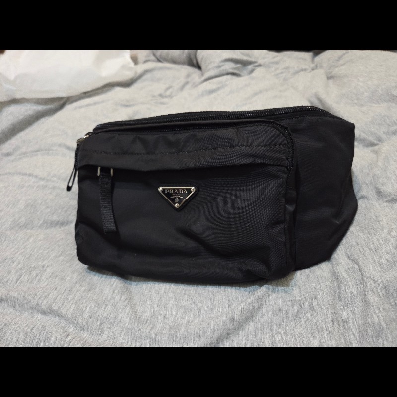 PRADA 三角LOGO經典尼龍拉鍊胸口包/腰包(黑)-0