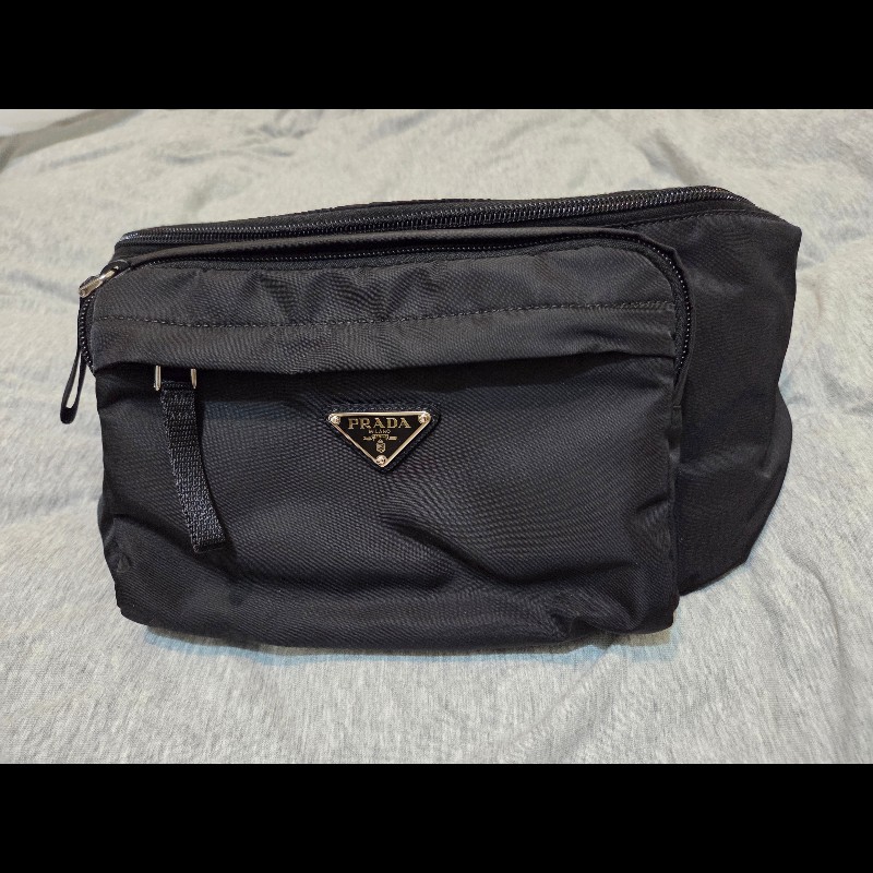 PRADA 三角LOGO經典尼龍拉鍊胸口包/腰包(黑)-6