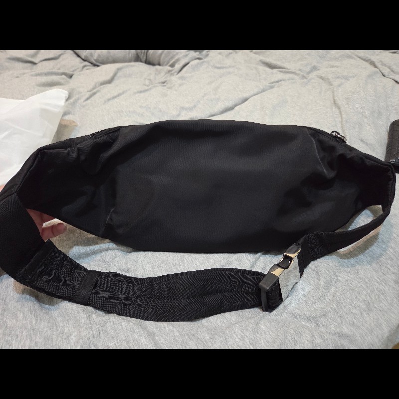 PRADA 三角LOGO經典尼龍拉鍊胸口包/腰包(黑)-8