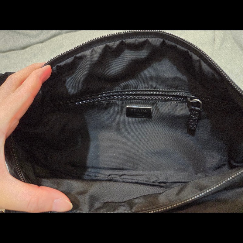 PRADA 三角LOGO經典尼龍拉鍊胸口包/腰包(黑)-11