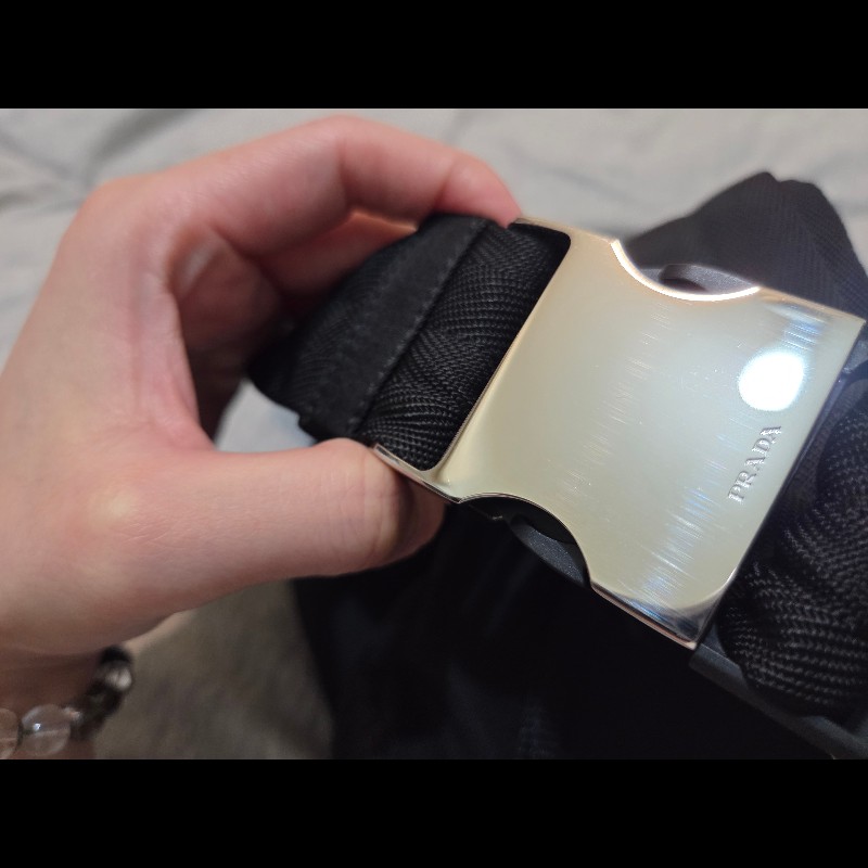 PRADA 三角LOGO經典尼龍拉鍊胸口包/腰包(黑)-16