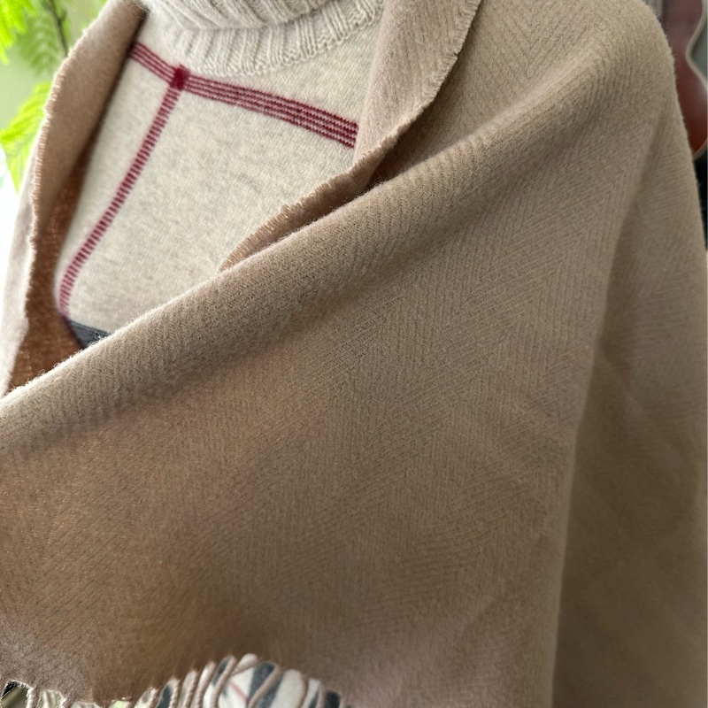 Celine 羊毛淺棕披肩-12