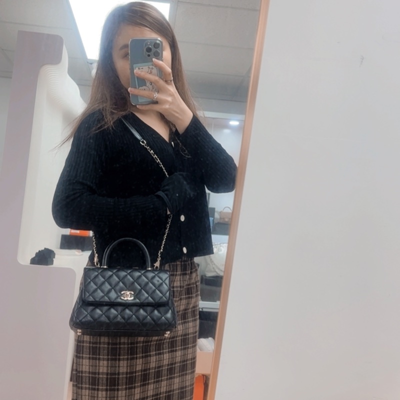 Chanel coco handle 黑金牛皮小號手柄包-17