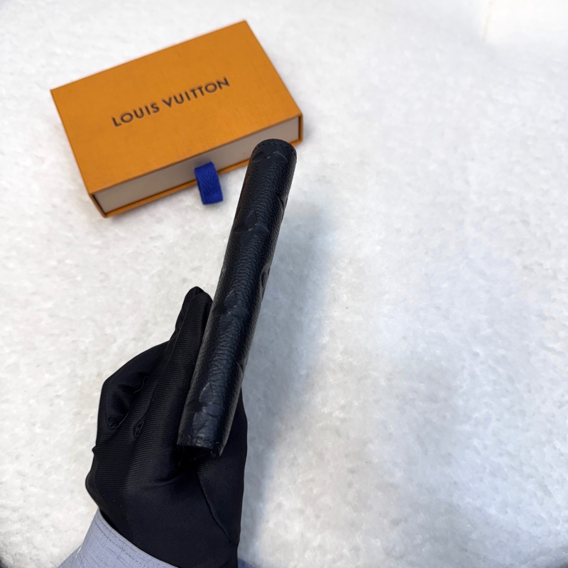 LouisVuitton路易威登LV黑色壓紋牛皮MonogramEclipse護照夾護照套M63914-2