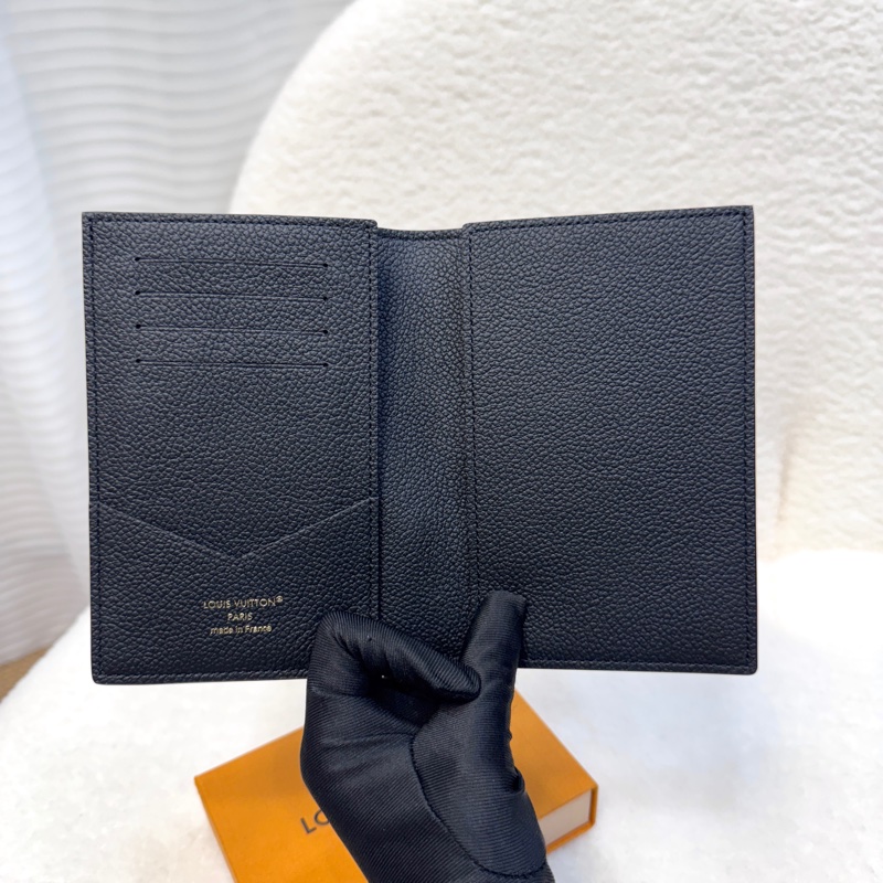 LouisVuitton路易威登LV黑色壓紋牛皮MonogramEclipse護照夾護照套M63914-6