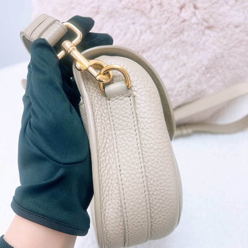 Dior bobby 卡其米中號-4