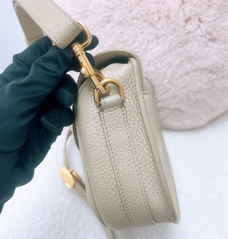 Dior bobby 卡其米中號-8