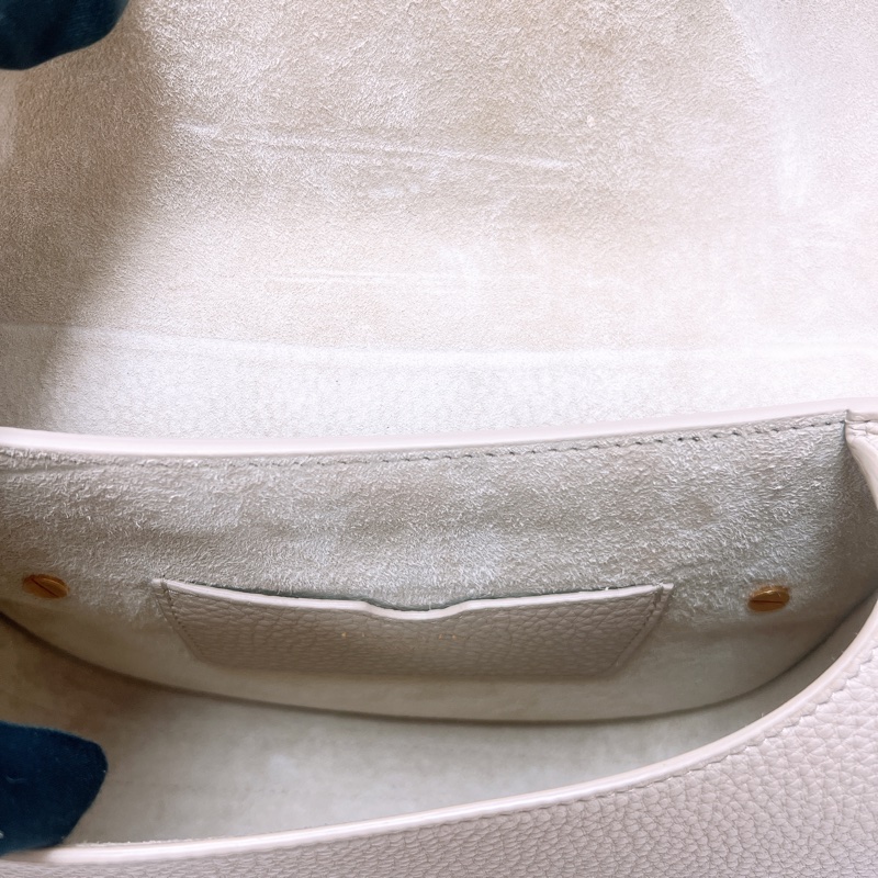 Dior bobby 卡其米中號-12