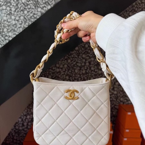 Chanel 24款白金hobo腋下