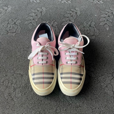 98新巴寶莉burberry白粉板鞋37碼