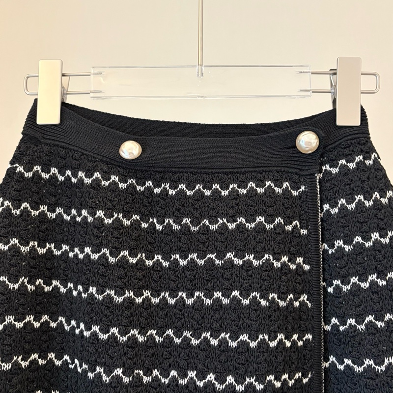 ⭐️未使用/Chanel/香奈兒/黑白條紋針織半裙/34碼/118716-2